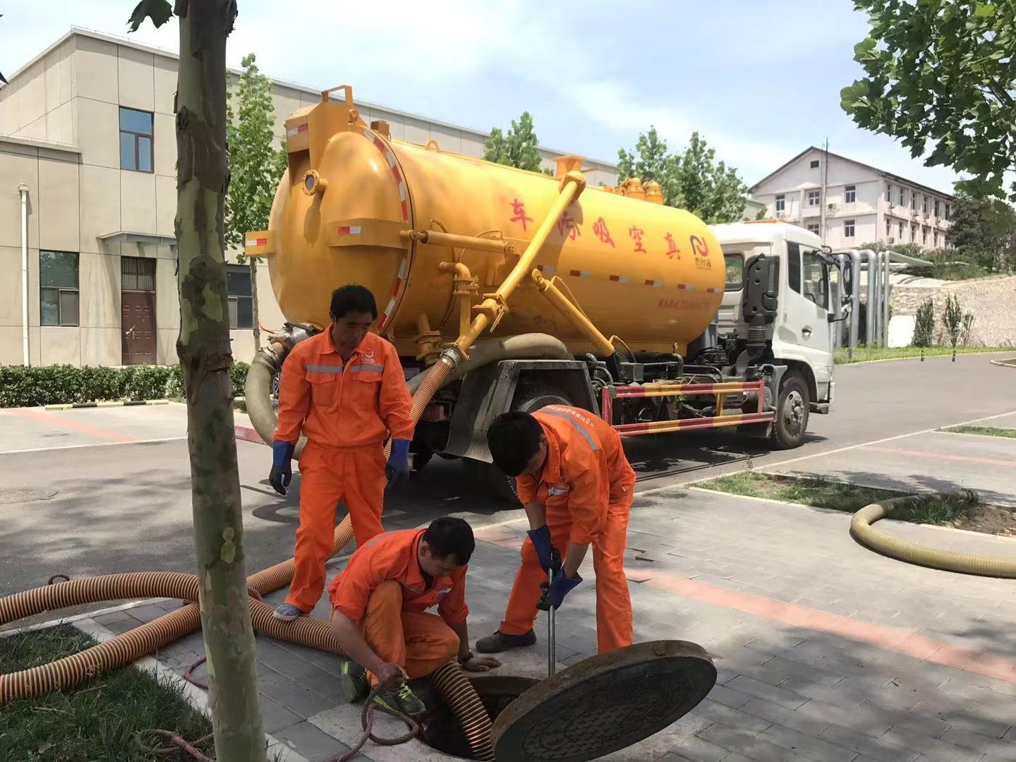 杭州化粪池清理与5-8吨吸粪车施工效率分析
